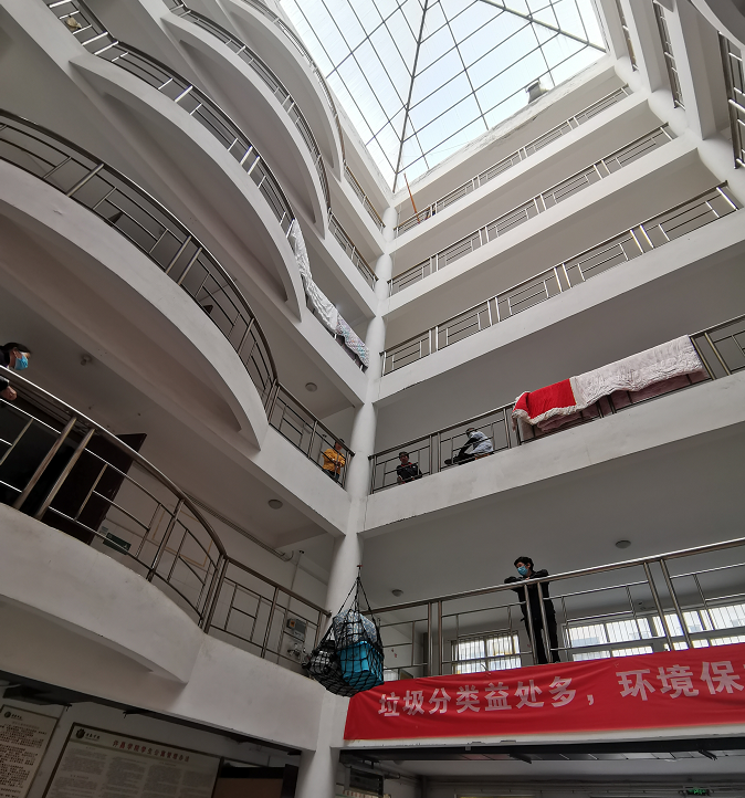 小吊機協助校內搬運工作